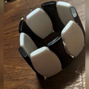 Acrylic stretch bangle bracelet. Very bold look.